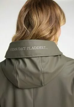 Schmuddelwedda Manteaux De Pluie Manteau Mi-saison Femme Olive -Schmuddelwedda Ventes 66583a395d85aeebca79f5364fc17a89